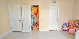 2421 Northeast 10th Street Gallery 27