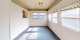 Spacious 3 Bedroom Home with Sunroom & Large Backyard Gallery 7