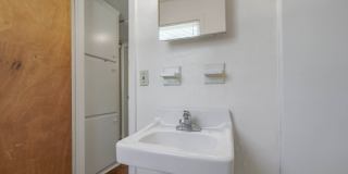 4 bed 2 bath house, Walk to Stadium!! Available July 2026 Gallery 43