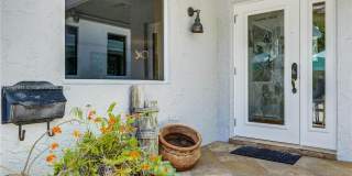 309 Oak St Gallery 17