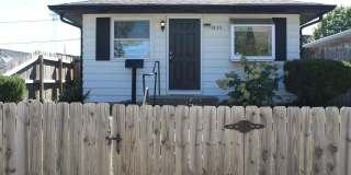 Now available! Cute 2BR Bugalow near garfield Park Gallery 1