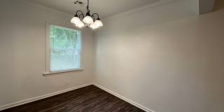Adorable 2 bedroom 1 bathroom home with a garage! Gallery 7