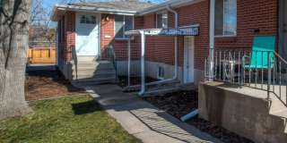 Roomy Sunnyside Duplex with Finished Basement in a Prime Location Gallery 3