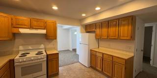 Fully Renovated 3 Bed 2.5 Bath Townhome w/ 1 Car Garage & Yard! Gallery 10