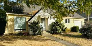 Charming Vintage Downtown Camas Bungalow Gallery 1