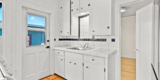 Elevated Golden Hill 2BR with Southwesterly Views with A/C & Detached Garage Gallery 15