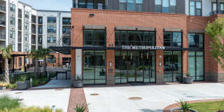 Metropolitan at The Riverwalk Gallery 4