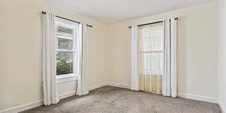 Spacious 3 Bed, 2 Bath Home with 1-Car Garage Near Downtown Kansas City Gallery 17