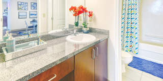 100 Midtown Gallery 13