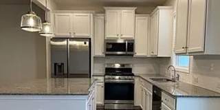 3 BR/2BA | 1-Car Garage | End-Unit Gallery 1