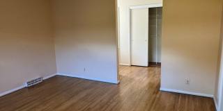 4 Bedroom, 2 Bathroom Home near Louisiana & Osuna Gallery 15