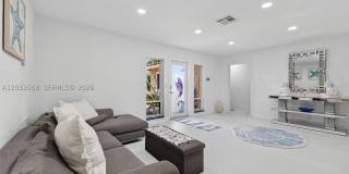 317 S Riverside Dr Gallery 22