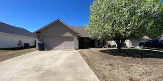 3bed/2bath Home with fenced yard located outside the bypass Gallery 1