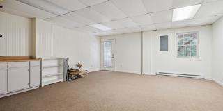 Woodcroft End of Unit Townhouse with Large Bedrooms Gallery 22
