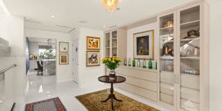 1000 Venetian Way Gallery 16
