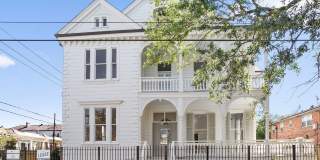 Garden District Living in newly restored Mansion with Private Balcony Gallery 1