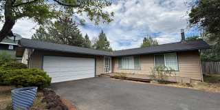 Cozy Bungalow 3/2 Home! 2816 NE Lapoint Ct Bend, OR 97701 Gallery 1