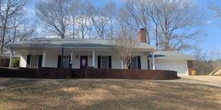 Beautiful 3 Bed 2 Bath Available in June! Gallery 1