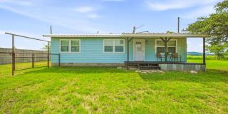 Versatile property in phenomenal location! Gallery 1