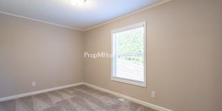 Updated Three Bedroom Home in Milwaukie - Large Fenced Yard! DEPOSIT SPECIAL Gallery 14