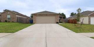 Discover Your Perfect Oasis: Tour Now! 3-Bedroom, 2-Bathroom Haven Blending Modern Luxury with Comfortable Charm Gallery 1