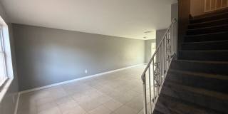 Beautiful 2 Bed 1.5 Bath Townhome AVAILABLE IMMEDIATELY! Gallery 8