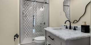 1756 Oak Street Gallery 34