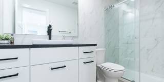 Modern 4 bedroom 3 bath near Razorback campus - 2nd story loft Gallery 14