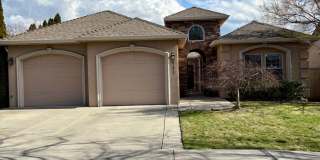 Spacious Luxury Home with Hardwood Floors & Outdoor Living Gallery 1