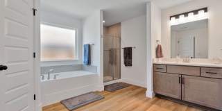 Newly built 3 Bed 2 bath home with Large backyard Gallery 17
