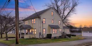 Charming 3BR Duplex in Fairfield Gallery 1