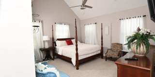 Room in 4 Bedroom Home at S Person St Gallery 10