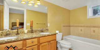 Townhome Style Condo with Parking Gallery 13