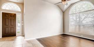 4-BEDROOM HOME IN LAKESIDE Gallery 4