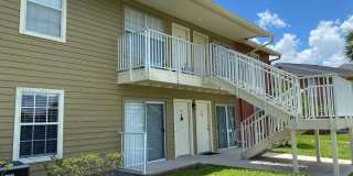 1/1 in the Heart of Brandon with a lake view! Gallery 3