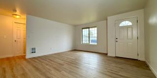 YOU DON'T WANT TO MISS OUT ON THIS OPEN LAYOUT HOME IN REDMOND!! Gallery 1