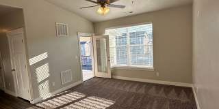Bright and Modern 3 Bed Condo in Prime Location with Pool & Clubhouse!! Bright and Modern 3 Bed Condo in Prime Location with Pool & Clubhouse!! Gallery 6
