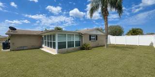 Stunning 3BD/2BTH Home in Holiday! Gallery 20