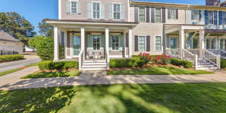 3Br/ 2.5Bath Townhome in the Heart of Old Town Gallery 1