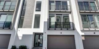 Gorgeous New Townhouse on the Beach Gallery 1