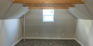 4 BEDROOM, 1 BATHROOM, SINGLE FAMILY HOME, CONVENIENT DOWNTOWN LOCATION! Gallery 1
