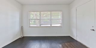 Charming Apartment with Wood Floors & Convenient Amenities Gallery 7