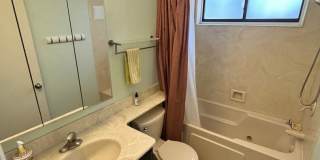 East- 3 bedroom/ 2 bathroom home with sparkling pool! Gallery 38