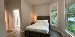 406 E 6th St - 4 Bed/4 Bath - Fully Furnished - Located Right By Kirkwood! Gallery 10