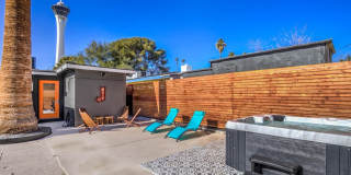 Vibrant, fully-furnished home near downtown with modern updates, pool & spa with flexible stay options! Gallery 38