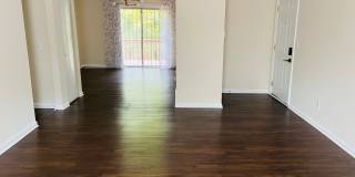 3 bedrooms /2 bath Condo Available Now Gallery 4