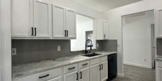4 Bedroom / 2 Bath House Gallery 11