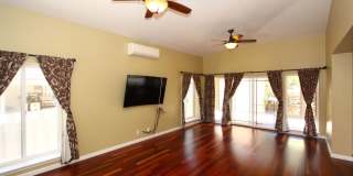 Large 4 bedroom, 3 bath, 4+ parking, gated single family house in Kalihi Gallery 5