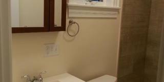 Charming 3 Bedroom-No Broker Fee Gallery 5