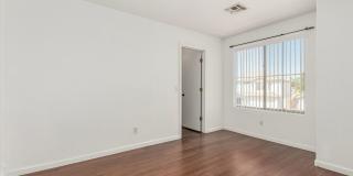 Charming 3 bed, 2.5 bath in El Mirage! W/POOL!! Gallery 25
